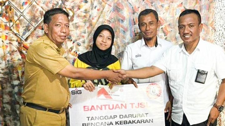 Warga Pulau Barang Lompo Alami Musibah Kebakaran, Semen Tonasa Beri Bantuan TJSL Semen Tonasa