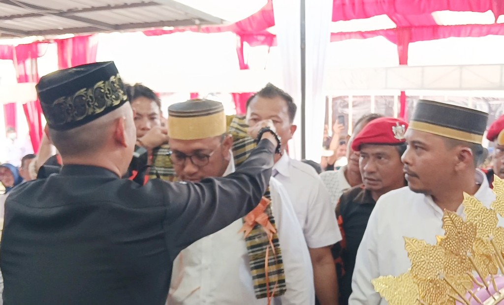 Pertama Mendaftar, Paris-Islam Diantar Ribuan Simpatisan ke KPU Jeneponto