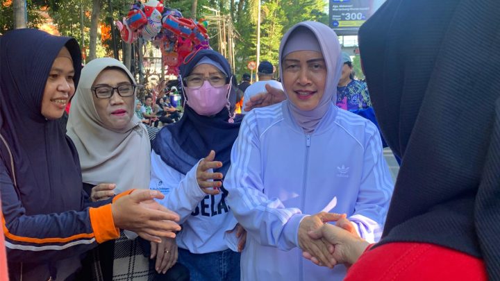 Susuri CFD Sudirman, Indira Yusuf Ismail Tebar Komitmen Kesehatan di Tengah Warga Makassar CFD Sudirman