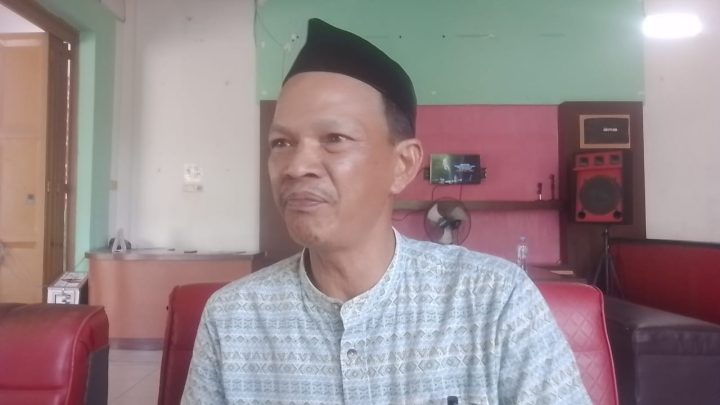 Lurah Tolo Bantah