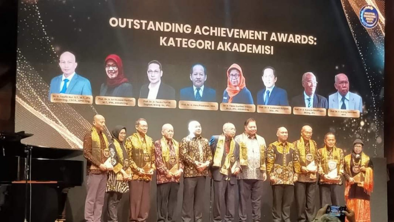 Akademisi Satu-satunya dari KTI, Dr Ir Taufik Nur Raih Penghargaan Industrial Engineering Award 2024