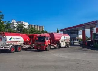 Pertamina Patra Niaga Sulawesi Kirim 20 Mobil Tangki BBM ke Bone