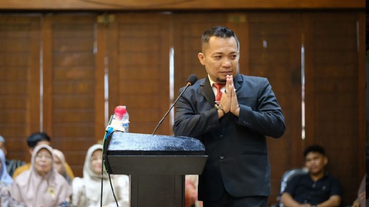 Sosok Kadisdukcapil Mustaufiq Raih Gelar Doktor Ditengah Kesibukan Perekaman KTP Sosok Kadisdukcapil