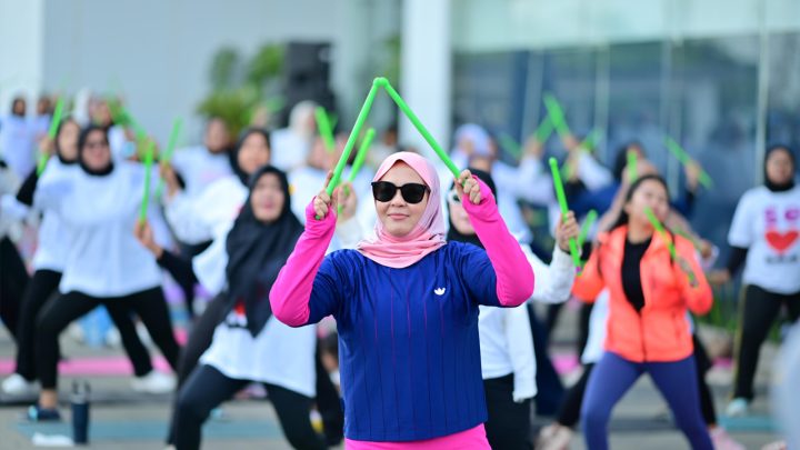 Poundfit Bareng Fatmawati Rusdi, Ratusan Emak-emak dan Anak Muda Tumpah Ruah di Makassar poindfit bareng