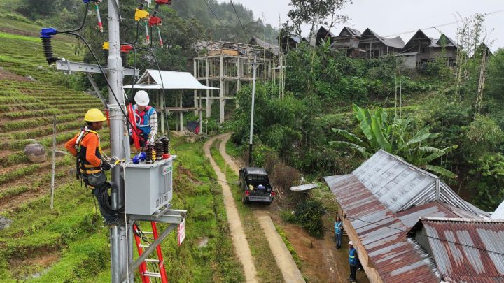 Nyalakan Mimpi Masyarakat, PLN Hadir di Hari Pelanggan Nasional 2024 melalui Program Light Up The Dream PLN