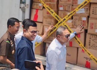 Kepala BPOM RI Taruna Ikrar Raih Penghargaan Anugerah Layanan Investasi 2024
