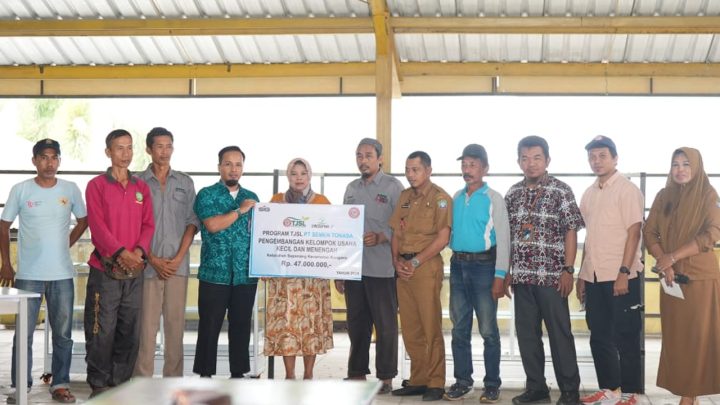 Semen Tonasa Salurkan Bantuan UMKM untuk Masyarakat Sekitar Perusahaan semen tonasa