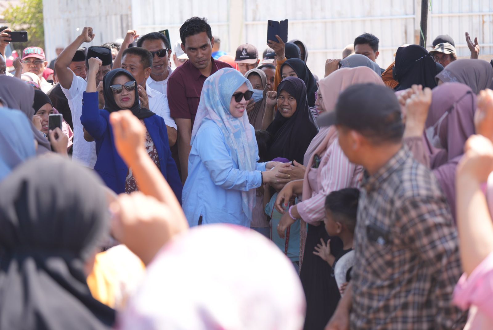 Silaturahmi dengan Ribuan Warga di Bajeng, Ini Pesan dan Harapan Husniah Talenrang