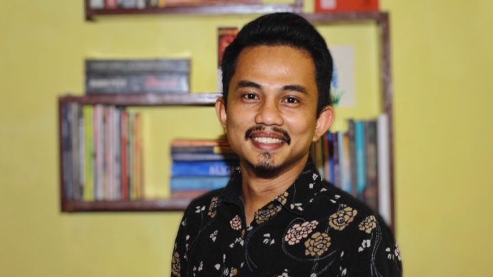 Ibe S Palogai Ajak Pembaca dan Pengunjung Menjelajahi Makna Hidup dalam Buku dan Pameran Terbaru Pameran