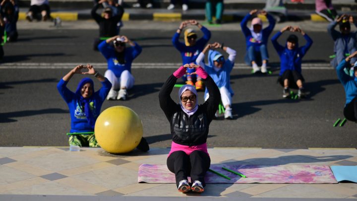 Kampanye Hidup Sehat, Fatmawati Rusdi Pimpin Olahraga Pound Fit di CFD Soppeng Fatmawati rusdi
