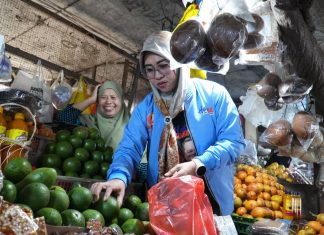 Belanja Sendiri di Pasar Malino, Husniah Borong Ikan Pallu Mara, Sayuran hingga Tenteng