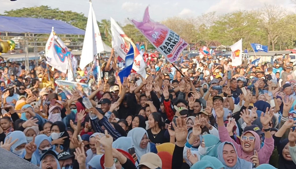 Ribuan Warga Padati Kampanye Dialogis Paslon No 4 di Lapangan Ci’nong Jeneponto