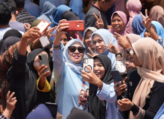 Tumpah Ruah, Ribuan Warga Bontonompo Selatan Siap Menangkan Husniah - Darmawangsyah