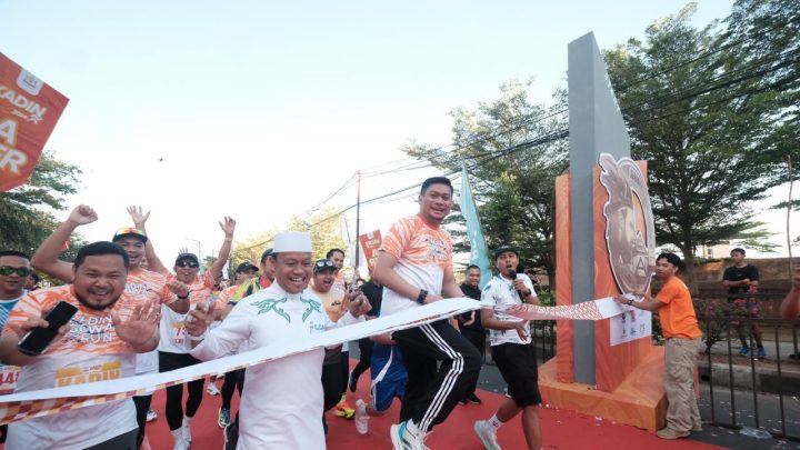 Bupati Gowa Lepas Ribuan Peserta Lari Kadin Gowa Run kadin run gowa