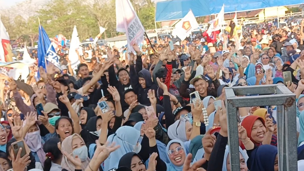Ribuan Warga Padati Kampanye Dialogis Paslon No 4 di Lapangan Ci’nong Jeneponto