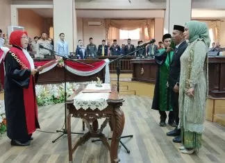 Didis Suryadi dan Irmawati Resmi Dilantik Sebagai Ketua dan Wakil Ketua DPRD Jeneponto