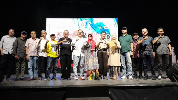 Danny Pomanto Sapa Budayawan dan Seniman Sanggar Merah Putih Makassar di Societet de Harmonie Danny Pomanto