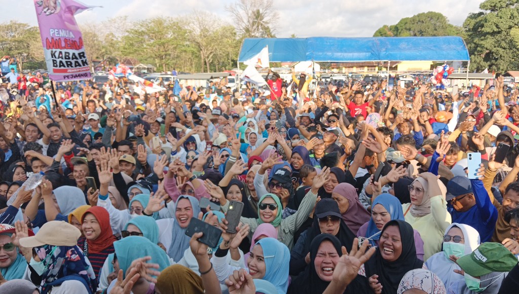 Ribuan Warga Padati Kampanye Dialogis Paslon No 4 di Lapangan Ci’nong Jeneponto