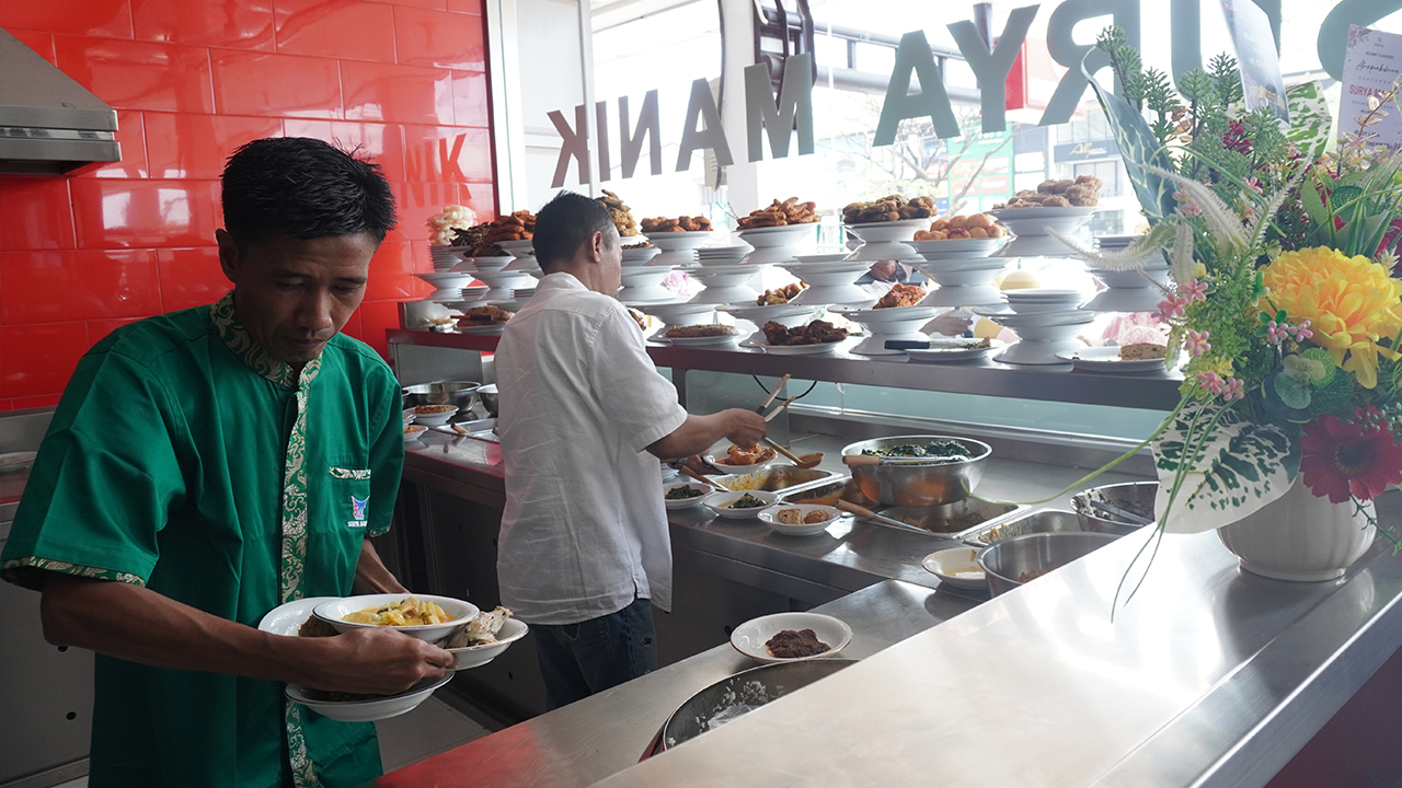 Rumah Makan Padang Surya Manik Hadir di Tanjung Bunga, Kapasitas 200 Orang