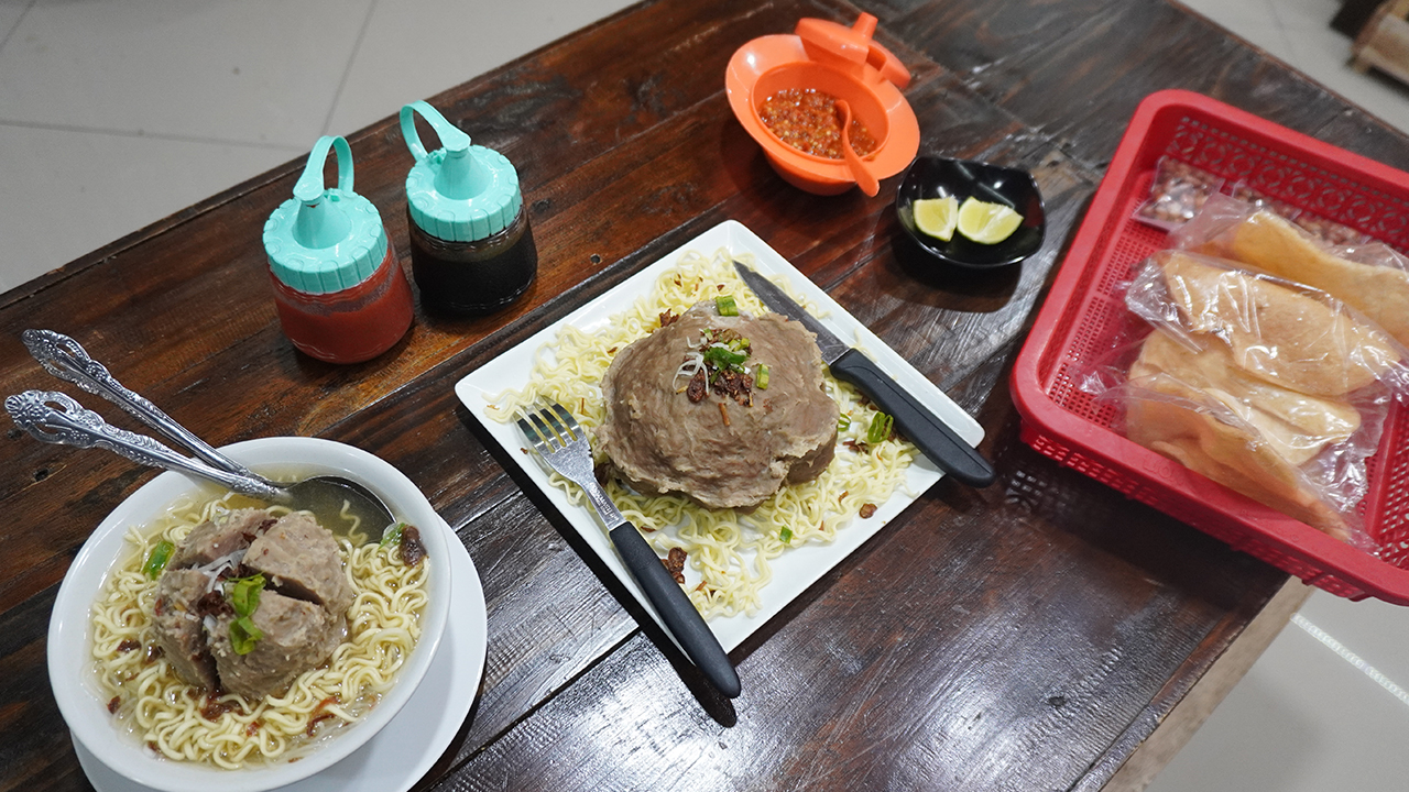Bakso Rusuk Tjoss: Sensasi Daging Sapi Lokal dan Kuah yang Sehat di Mall Panakkukang Square