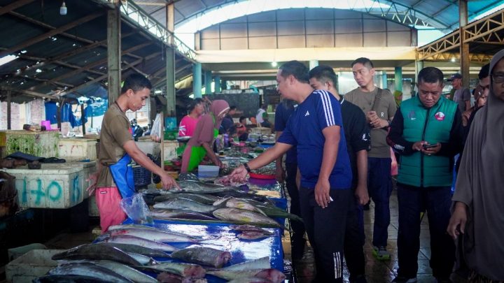 Andi Sudirman Blusukan di Pasar Cekkeng Sulsel, Warga Bulukumba Teriak Oppoki 02 Andalanku pilgub sulsel