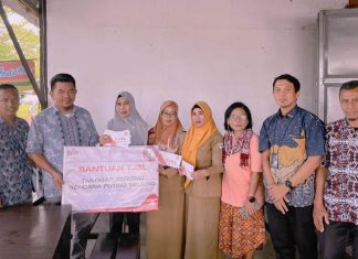 Semen Tonasa Salurkan Bantuan Sembako dan Uang Tunai untuk Warga Korban Kebakaran di Pangkep