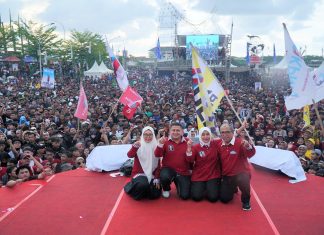 Meski Diguyur Hujan, Puluhan Ribu Pendukung Munafri-Aliyah Solid Ikuti Kampanye Akbar