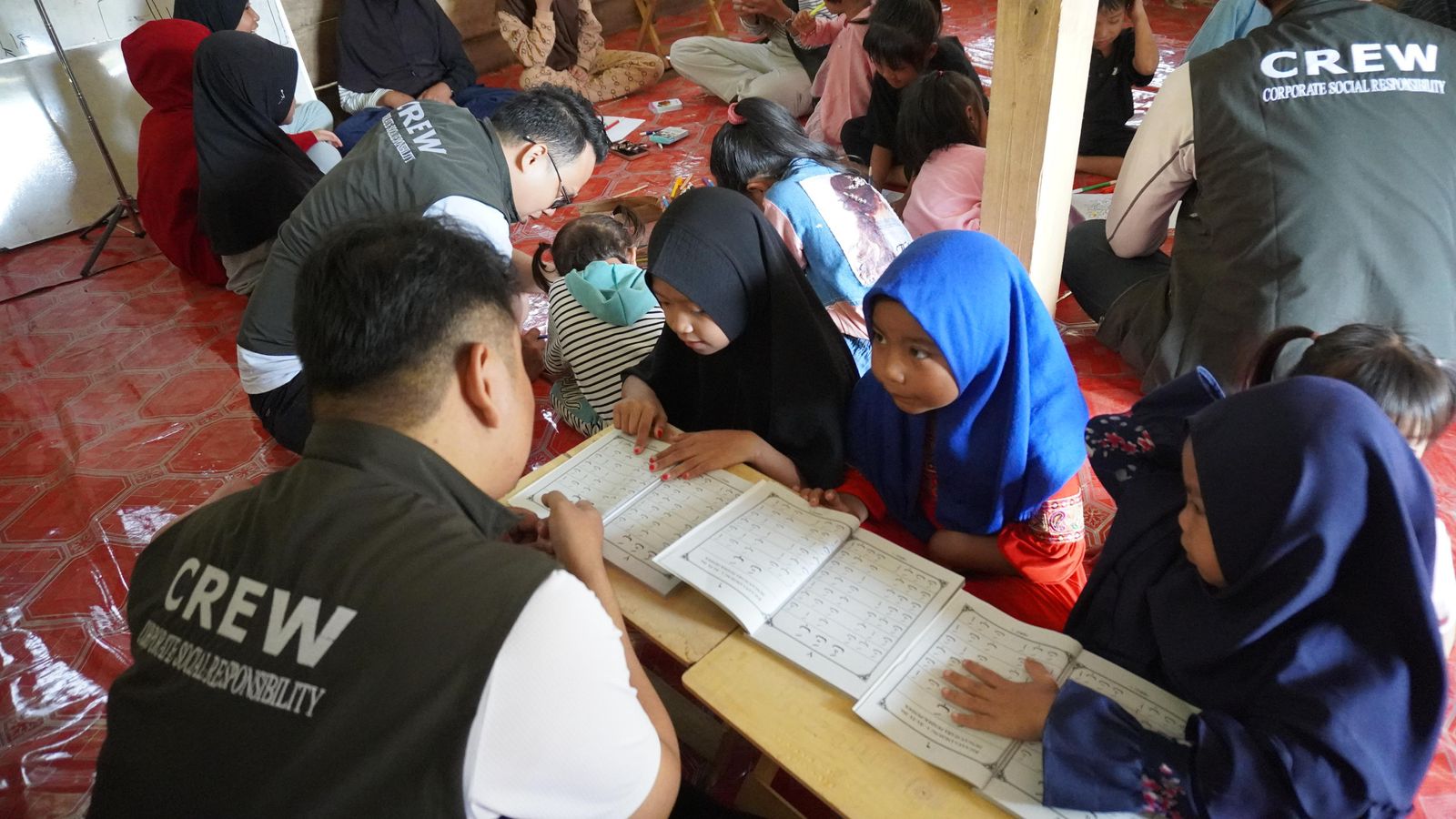 Kalla Translog Gelar Aksi CSR Mengajar dam Berbagi di Desa Babangen, Bantaeng