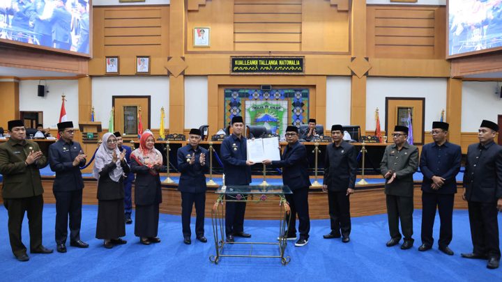 DPRD Pangkep Setujui Ranperda APBD TA 2025 Menjadi Perda, Bupati Sampaikan Apresiasi Rapat Paripurna