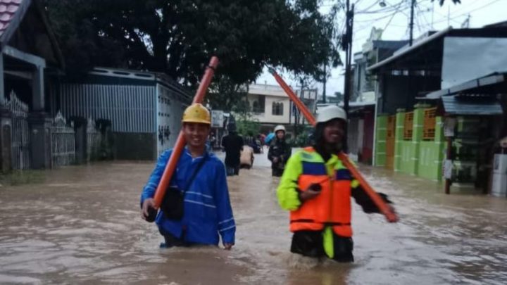 PLN Gerak Cepat Pulihkan Listrik di Tengah Banjir dan Longsor di Beberapa Kabupaten Sulsel PLN