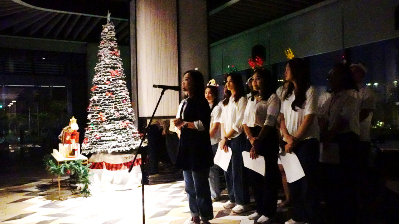 Hotel Hyatt Place Makassar Sambut Natal dengan Christmas Tree Lighting dan Event Festive Joy