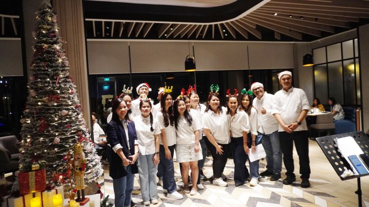 Hotel Hyatt Place Makassar Sambut Natal dengan Christmas Tree Lighting dan Event Festive Joy hyatt place Makassar