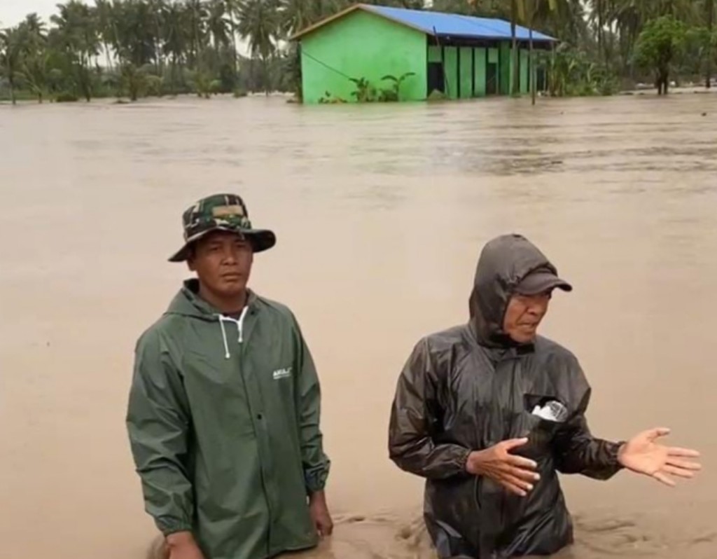 Hujan Deras Sejak Dini Hari, Jalan Poros Jeneponto dan Desa Lentu Terendam Air