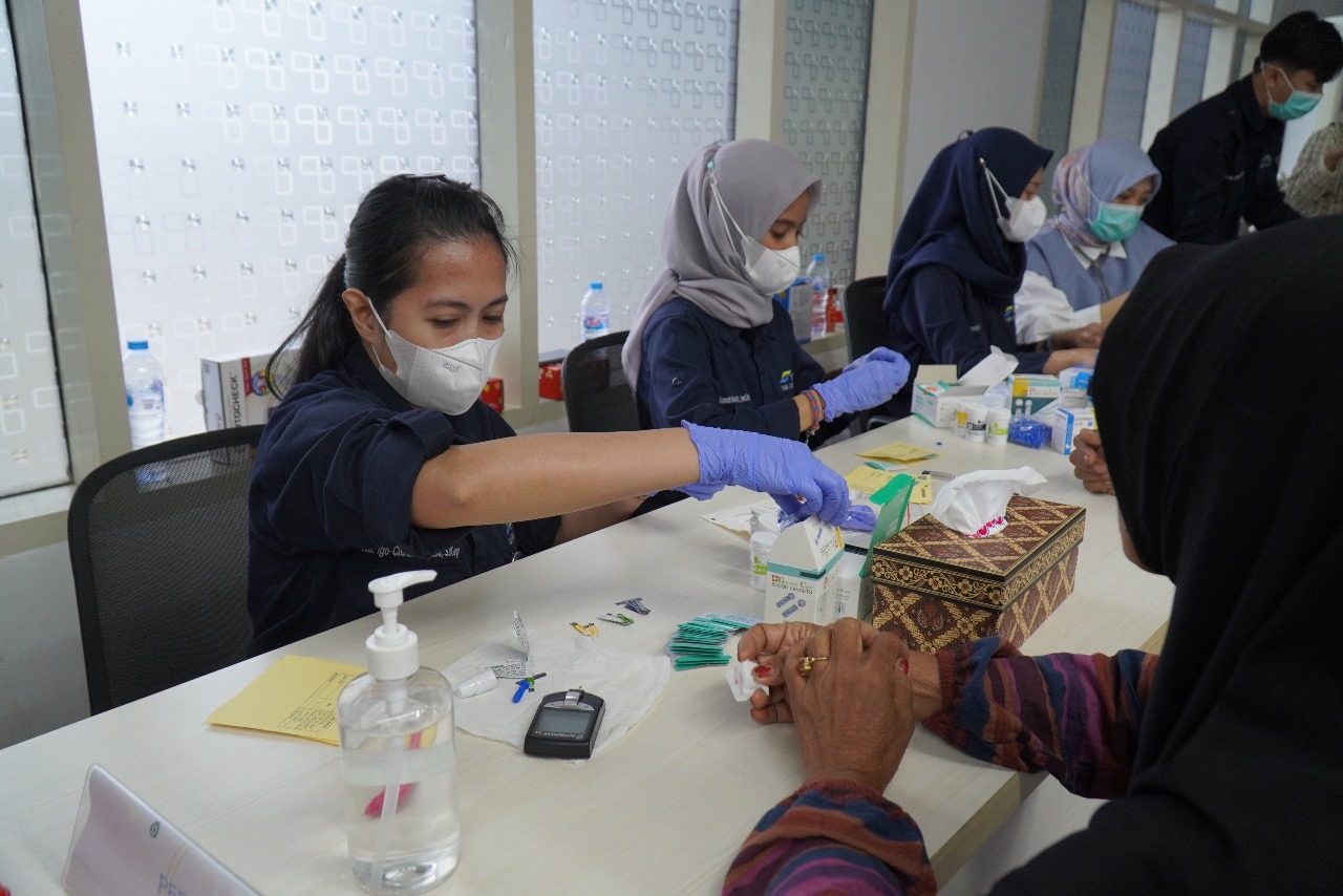 PLN IP UBP Tello Gelar Seminar Kesehatan, Pemeriksaan Gratis dan Edukasi K3 Kelistrikan untuk Warga Tello Baru