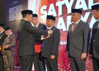 satya lencana muhammad roem