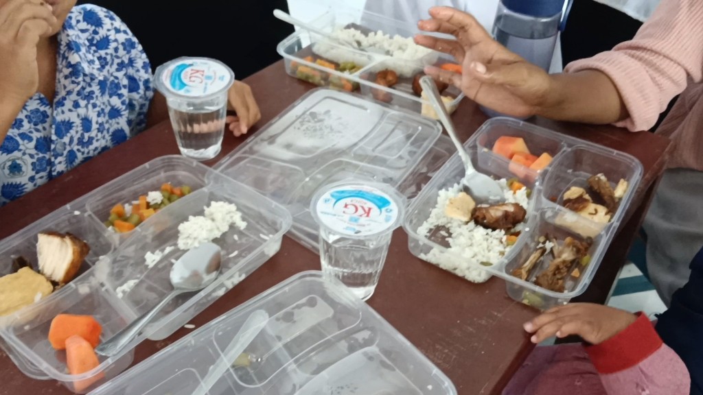 Aneh, Hari Perdana Program Makan Bergizi Gratis di Jeneponto Terkesan Ditutupi