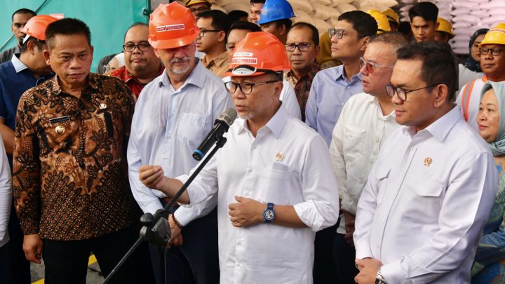 Pj Gubernur Sulsel Prof Fadjry Djufry Dampingi Menko Zulkifli Hasan Tinjau Gudang Kakao PT Papandayan Cocoa Industries Pj gubernur Sulsel