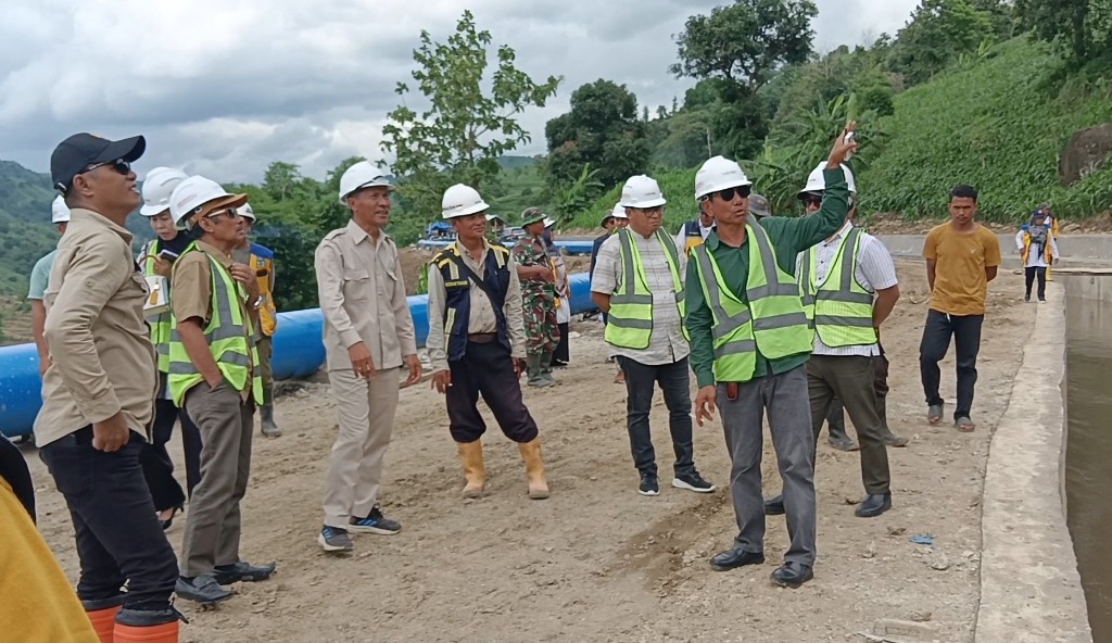Ketua dan Anggota Komisi III Didampingi Wakil Ketua DPRD Jeneponto Pastikan Irigasi Kelara Kareloe Berfungsi