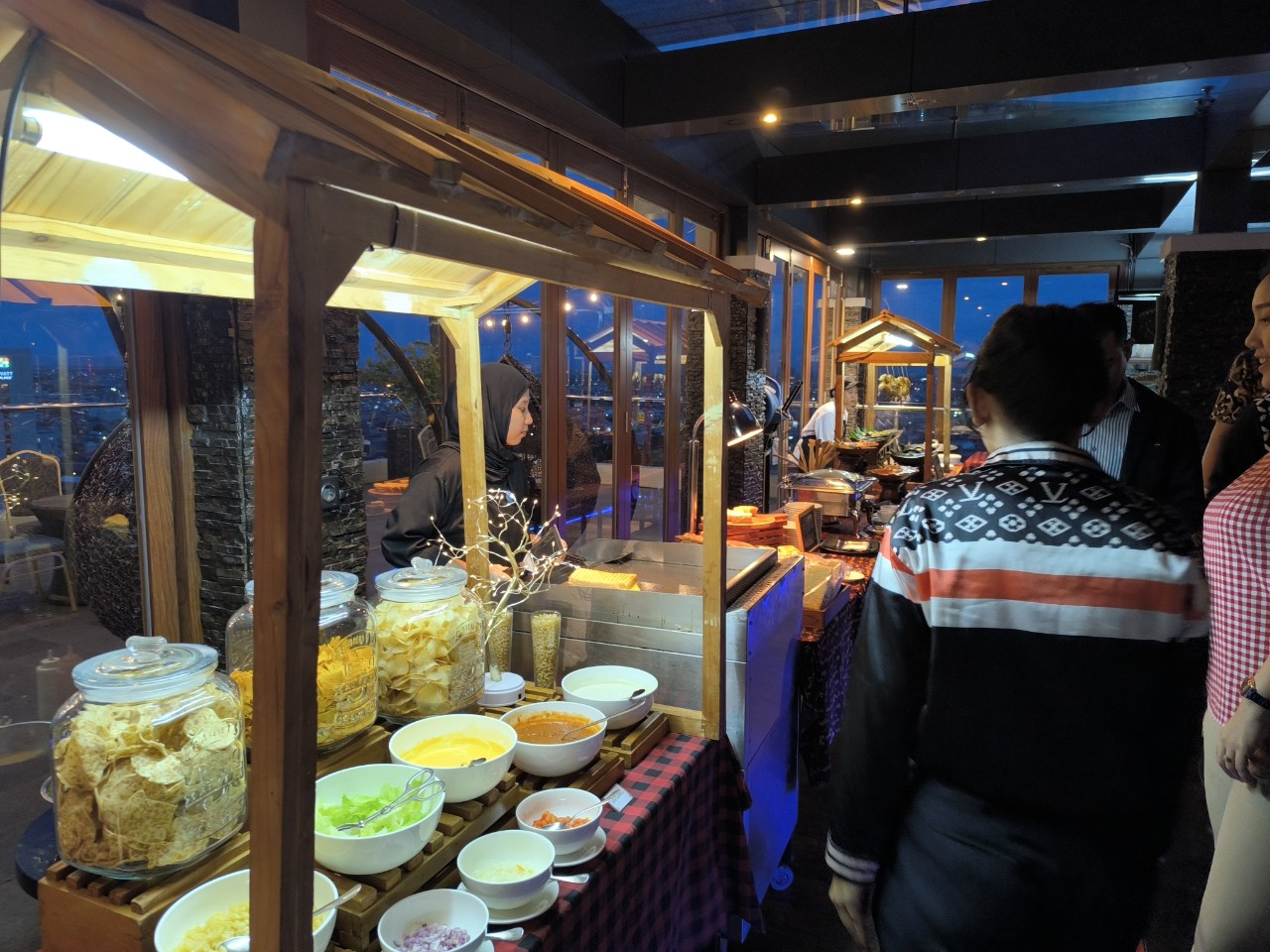 Rekomendasi Makan Malam Sepuasnya di Hotel Melia Makassar, Tersedia Puluhan Menu Nusantara Harga Terjangkau