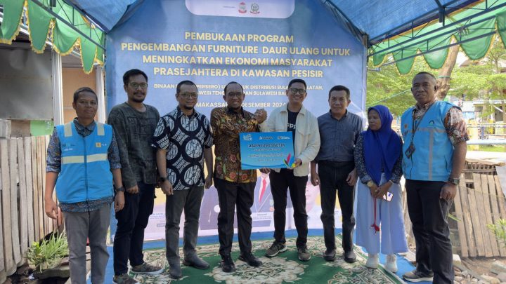 PLN Luncurkan Program TJSL Pengembangan Furniture Daur Ulang Sampah Plastik untuk Warga Pesisir pln