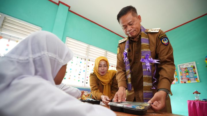 Pj Gubernur Sulsel Pastikan Program Presiden Prabowo Makan Bergizi Gratis di Takalar Berjalan Lancar Pj Gubernur Sulsel