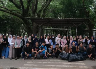 Komunitas Kejar Mimpi CIMB Niaga Makassar Ajak Mahasiswa Kerja Bakti sebagai Wujud Peduli Lingkungan