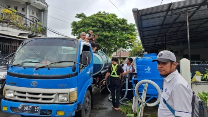 Respon Cepat Terhadap Bencana Banjir, PDAM Kota Makassar Salurkan Air Bersih ke Korban Terdampak pdam makassar