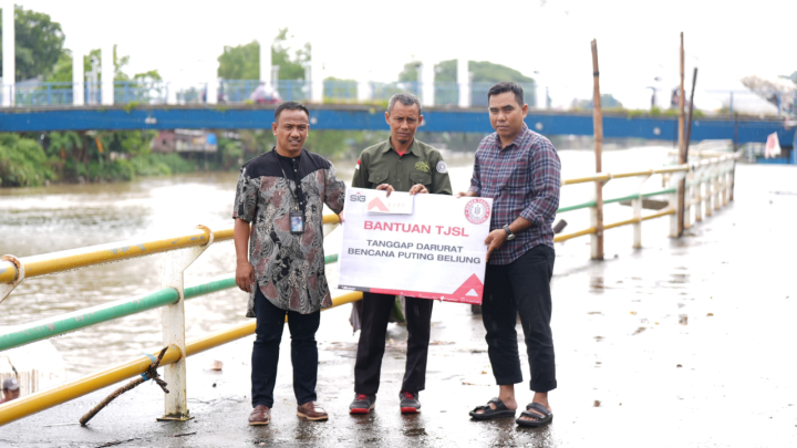 Semen Tonasa Salurkan Bantuan ke Korban Angin Puting Beliung di Pulau Sarappo Lompo Semen Tonasa
