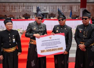 HUT Bulukumba, Pj Gubernur Sulsel Serahkan Sejumlah Bantuan