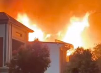 Si Jago Merah Hanguskan Rumah Warga dan Kendaraan di Jeneponto