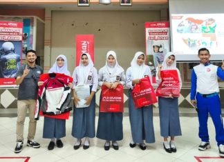Asmo Sulsel Beri Edukasi Safety Riding #Cari_Aman untuk Siswa SMK Negeri 8 Makassar