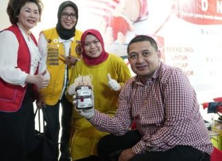 Untuk Pertama Kali, Wali Kota Makassar Donor Darah di Bulan Ramadan