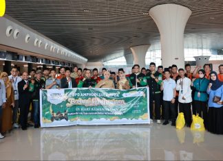 Wawali Makassar Apresiasi Program Berbagi AMPHURI Sulampua ke Petugas Bandara Sultan Hasanuddin