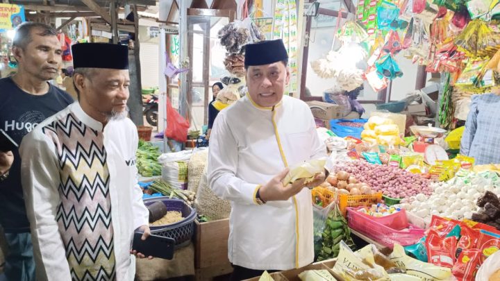 Nurdin Halid Cek Harga Bahan Pokok di Pasar Pabaeng-Pabaeng Makassar Nurdin Halid